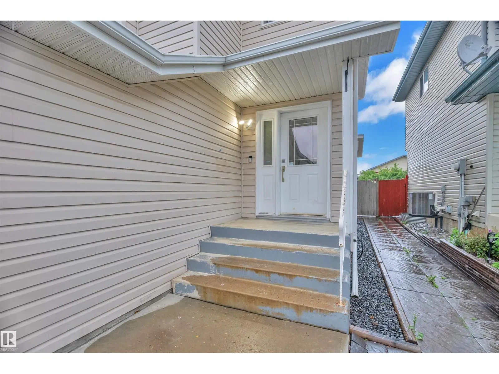 3212 29 AV NW