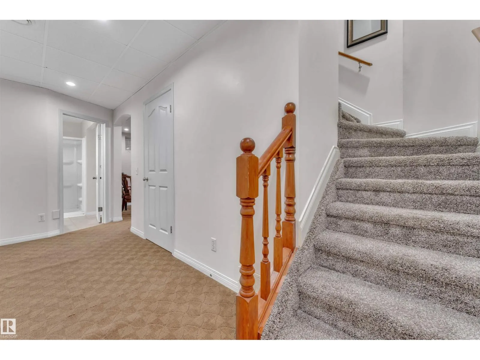 3212 29 AV NW