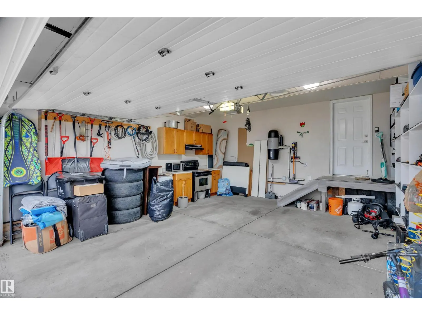 3212 29 AV NW