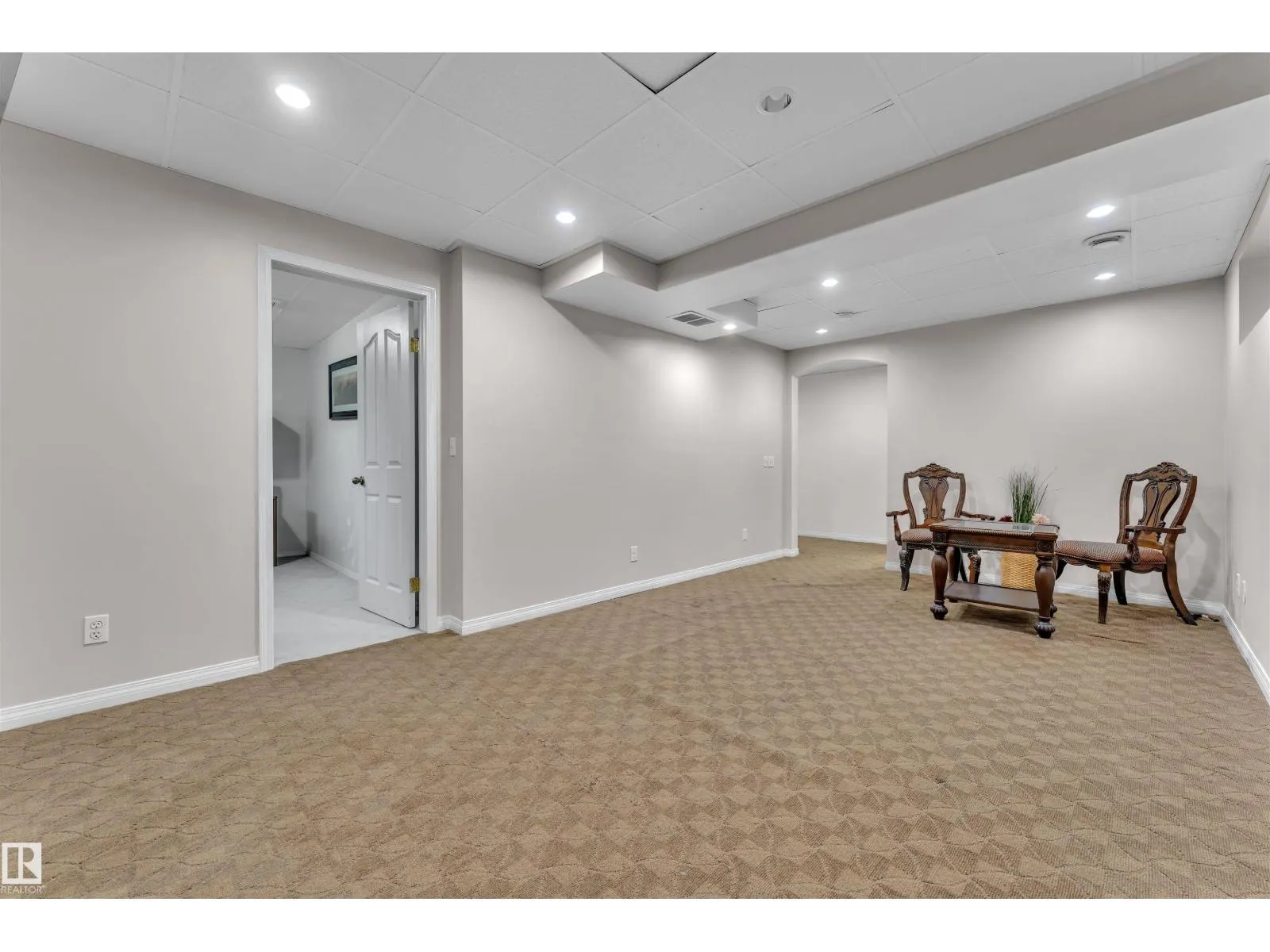 3212 29 AV NW