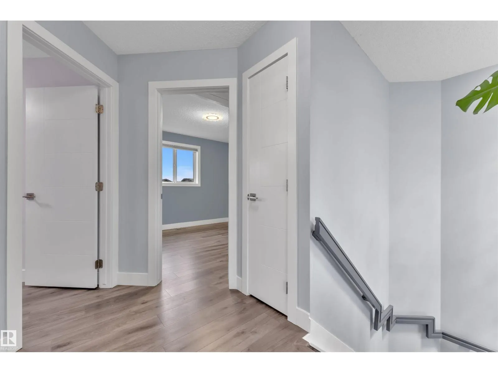 3212 29 AV NW