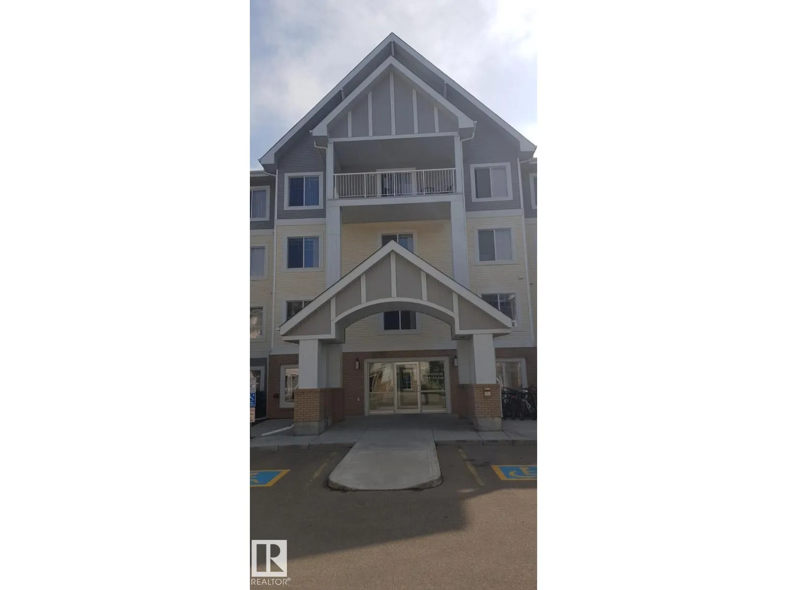 #117 2204 44 AV NW