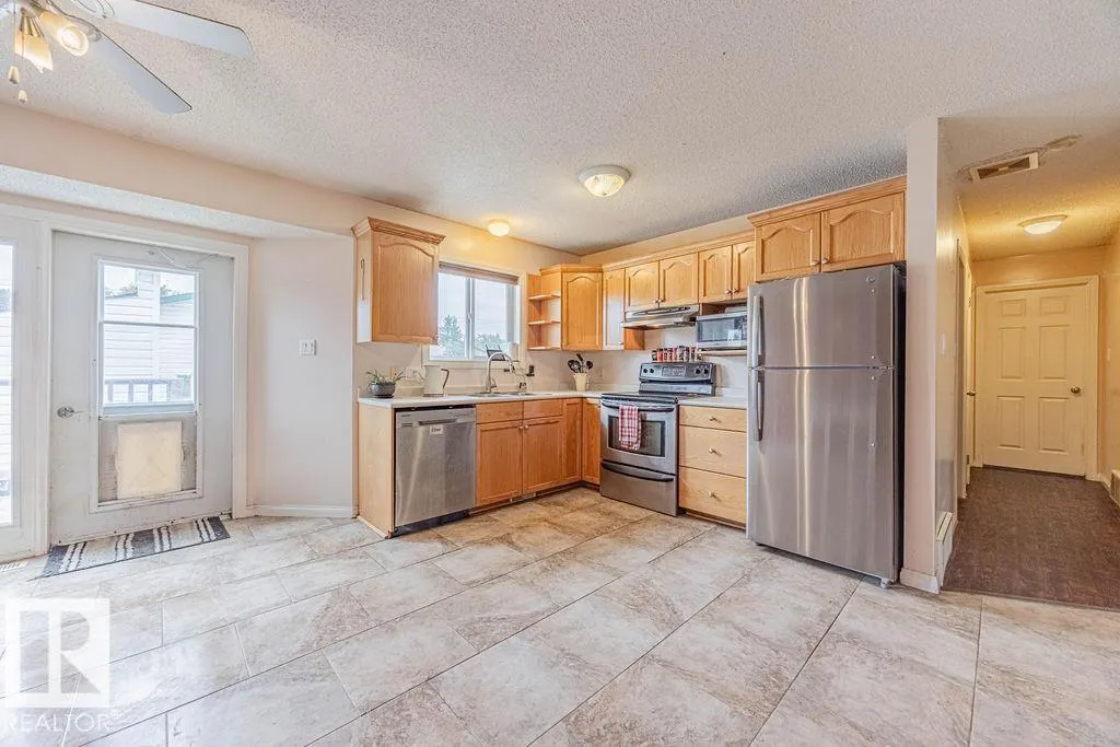 5026 53 Ave