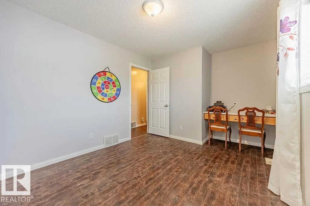 5026 53 Ave