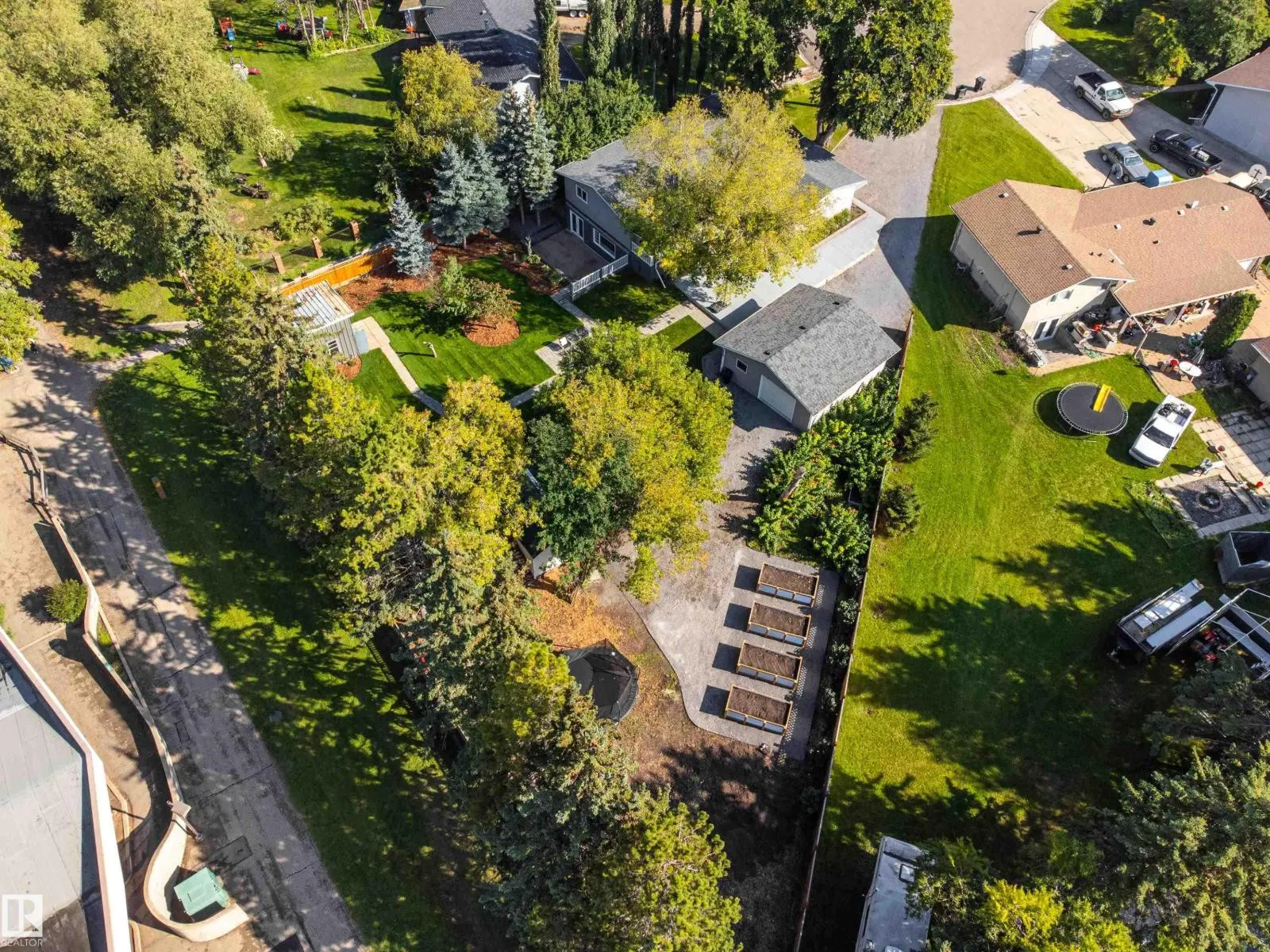 6 GOSSETT PL