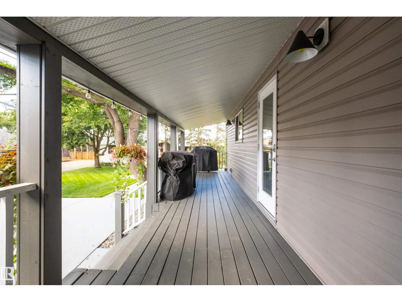 6 GOSSETT PL
