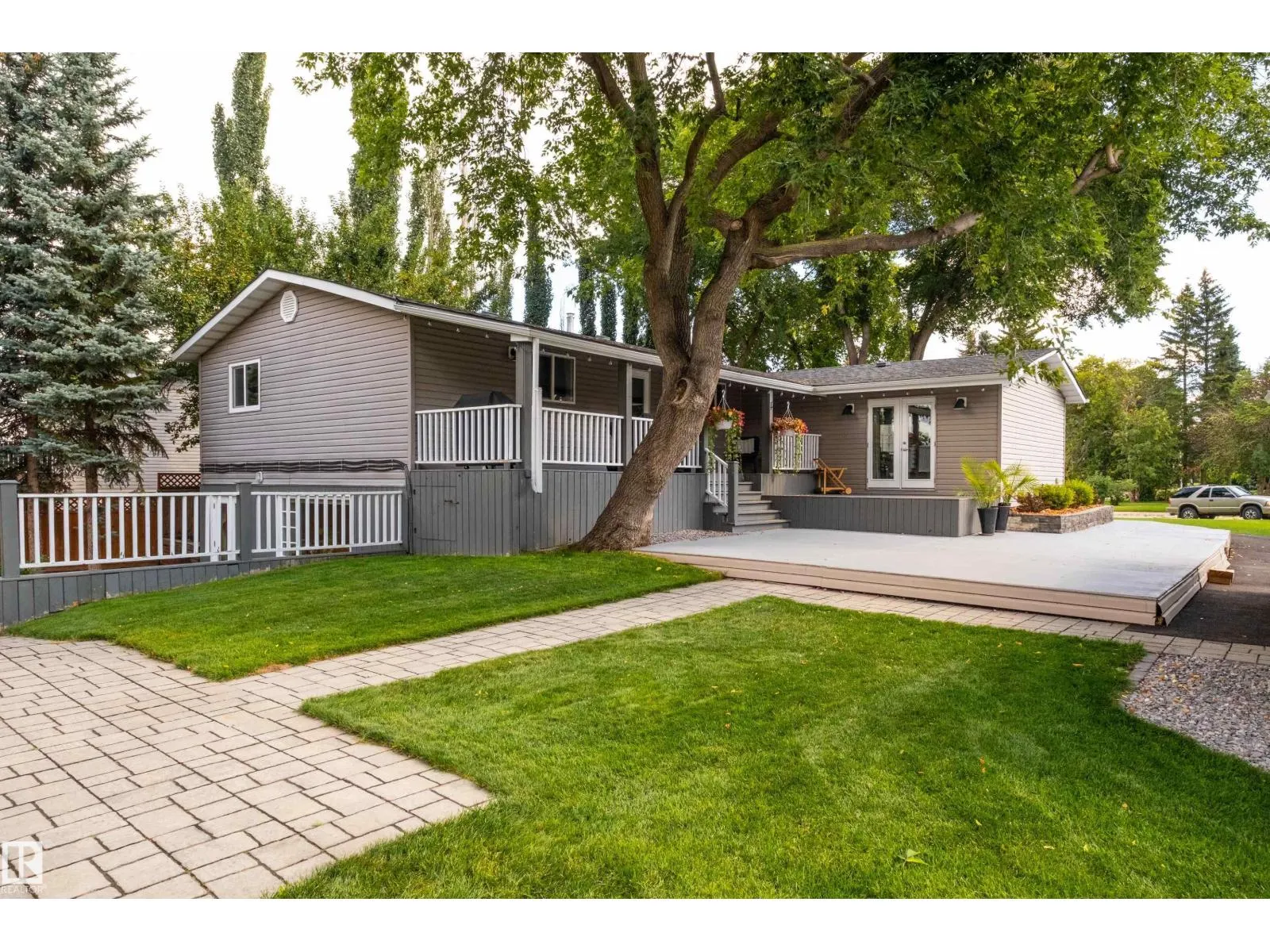 6 GOSSETT PL
