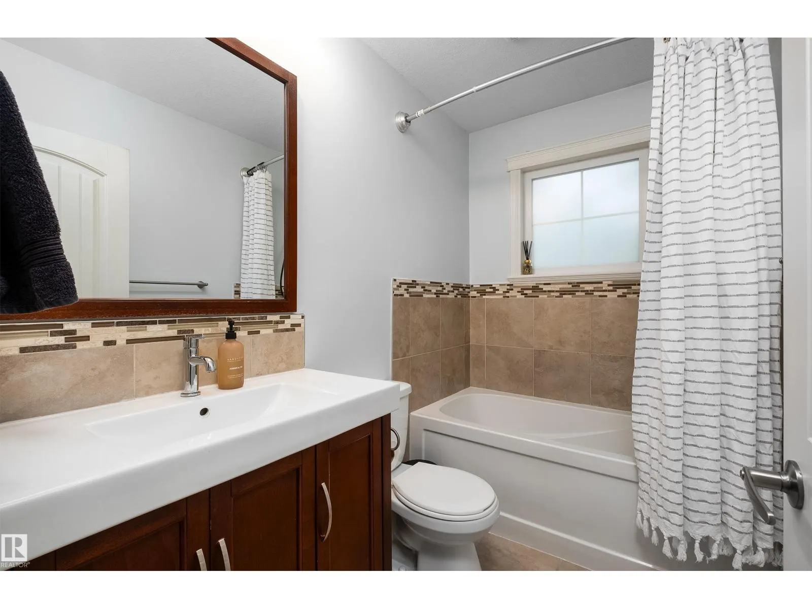 6 GOSSETT PL