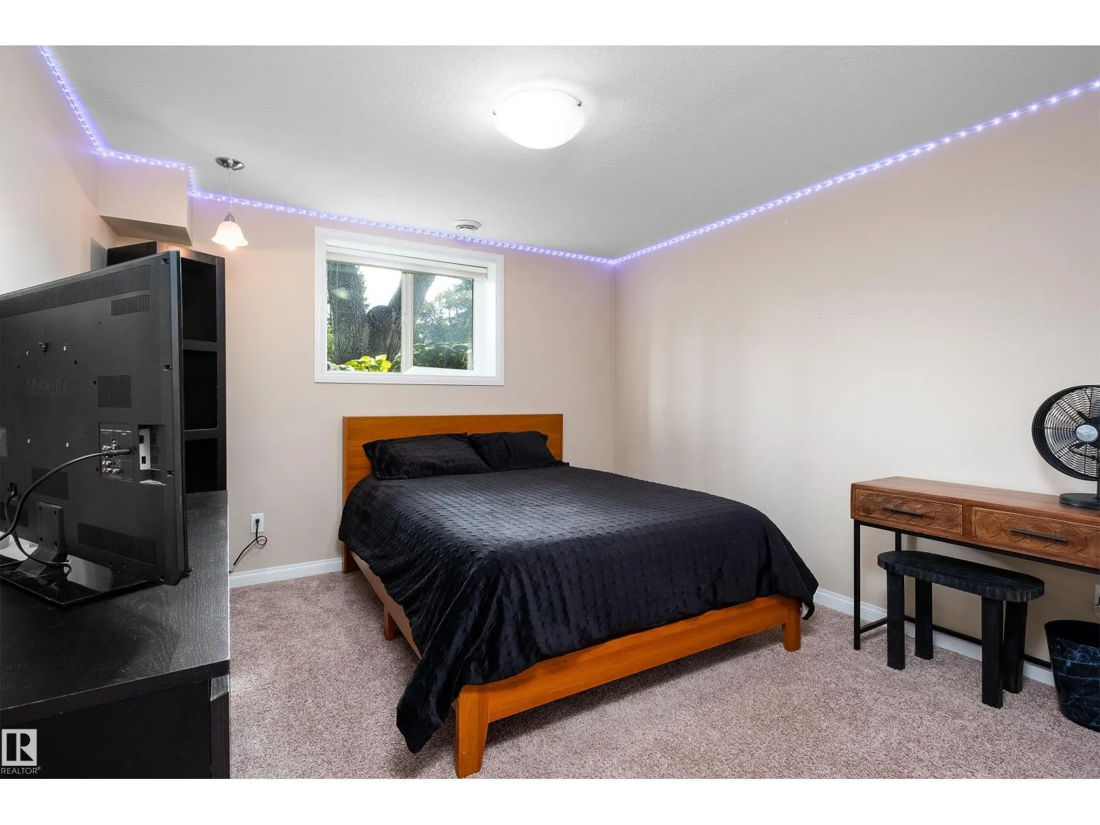 6 GOSSETT PL