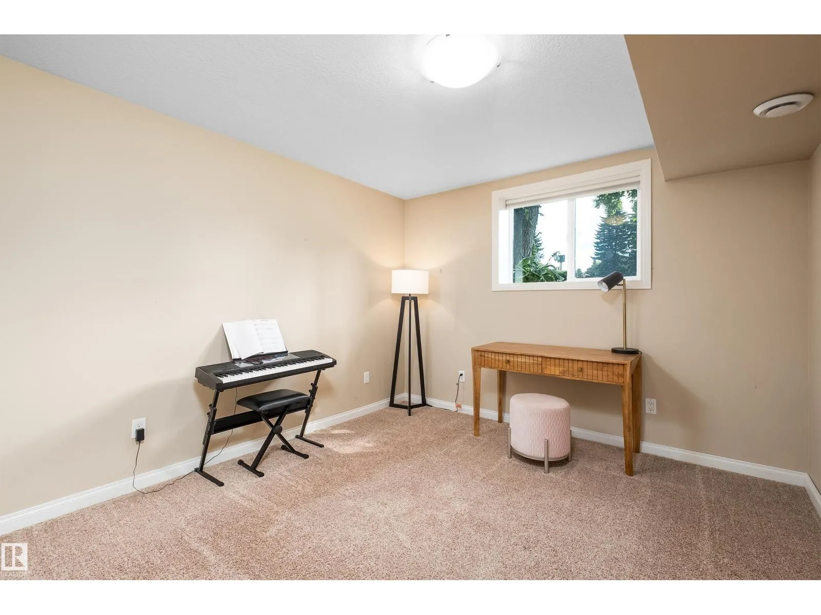 6 GOSSETT PL