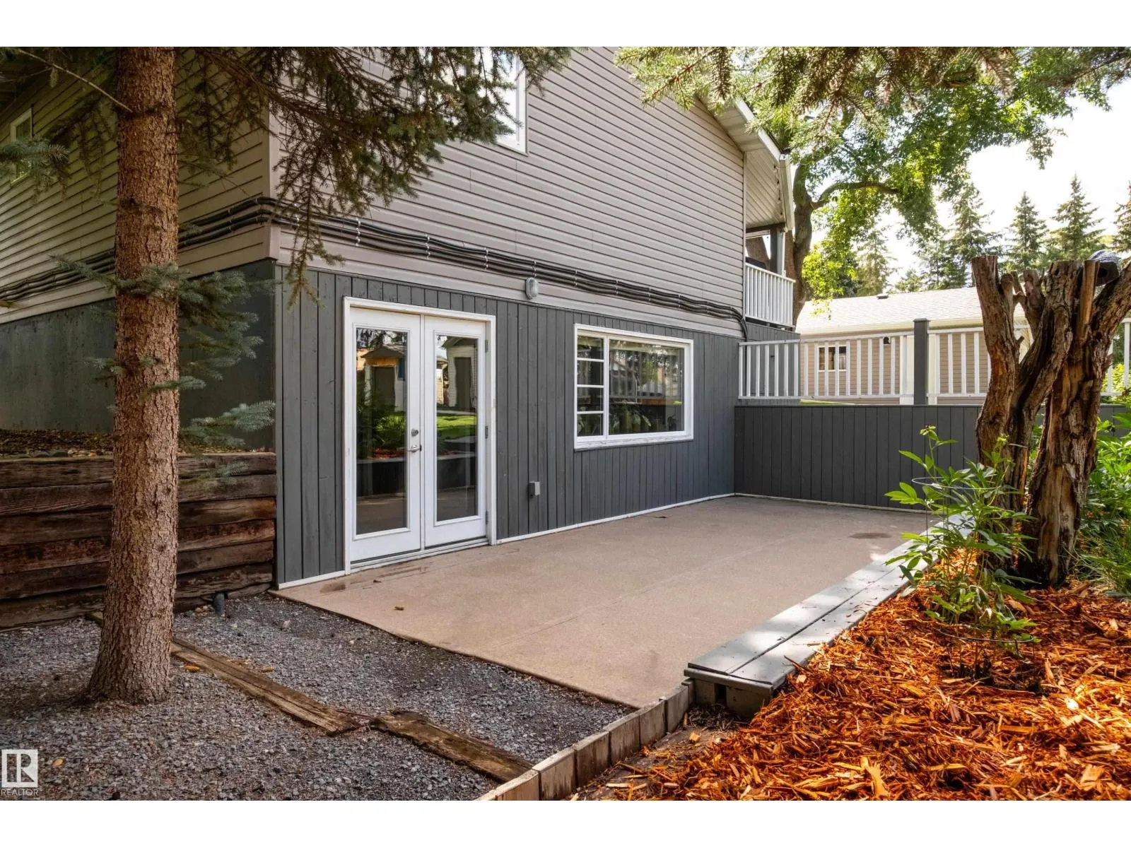 6 GOSSETT PL