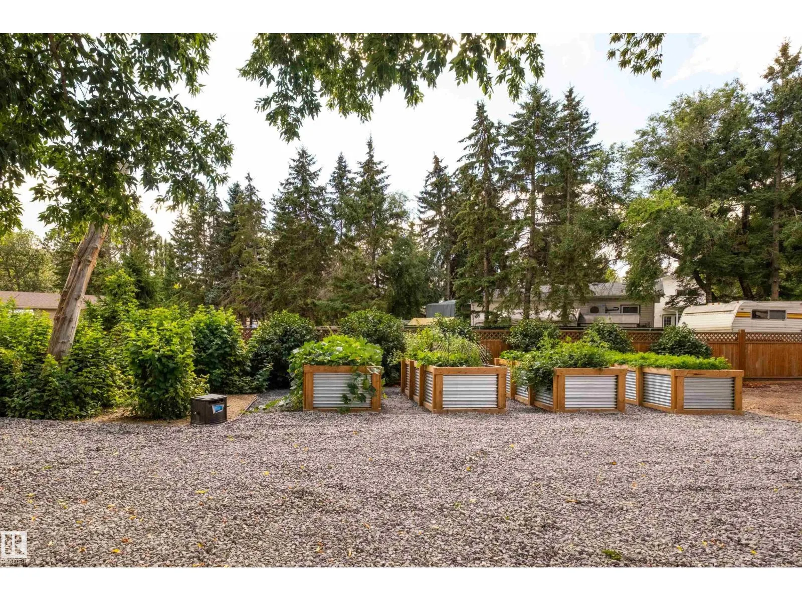 6 GOSSETT PL