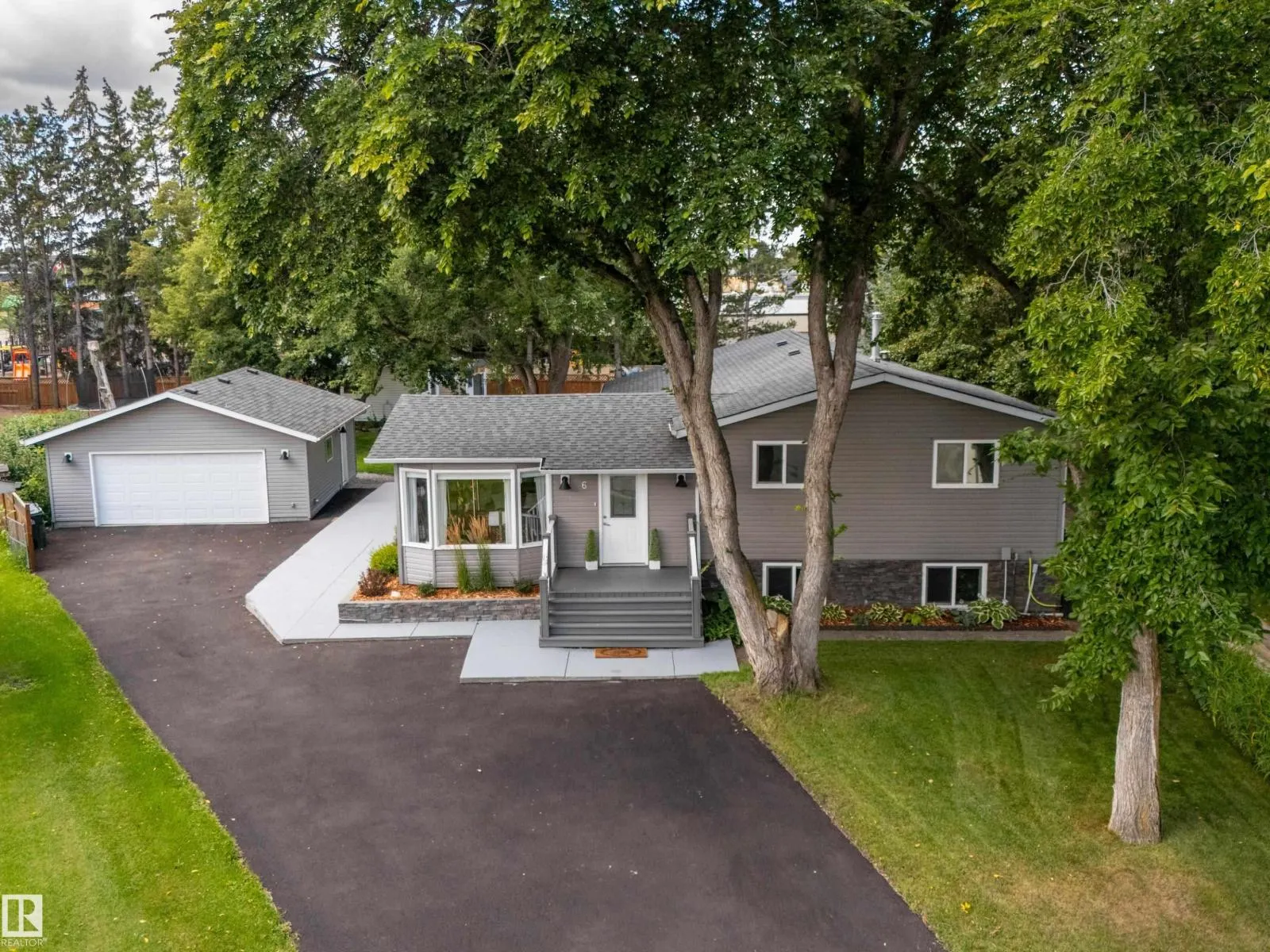 6 GOSSETT PL