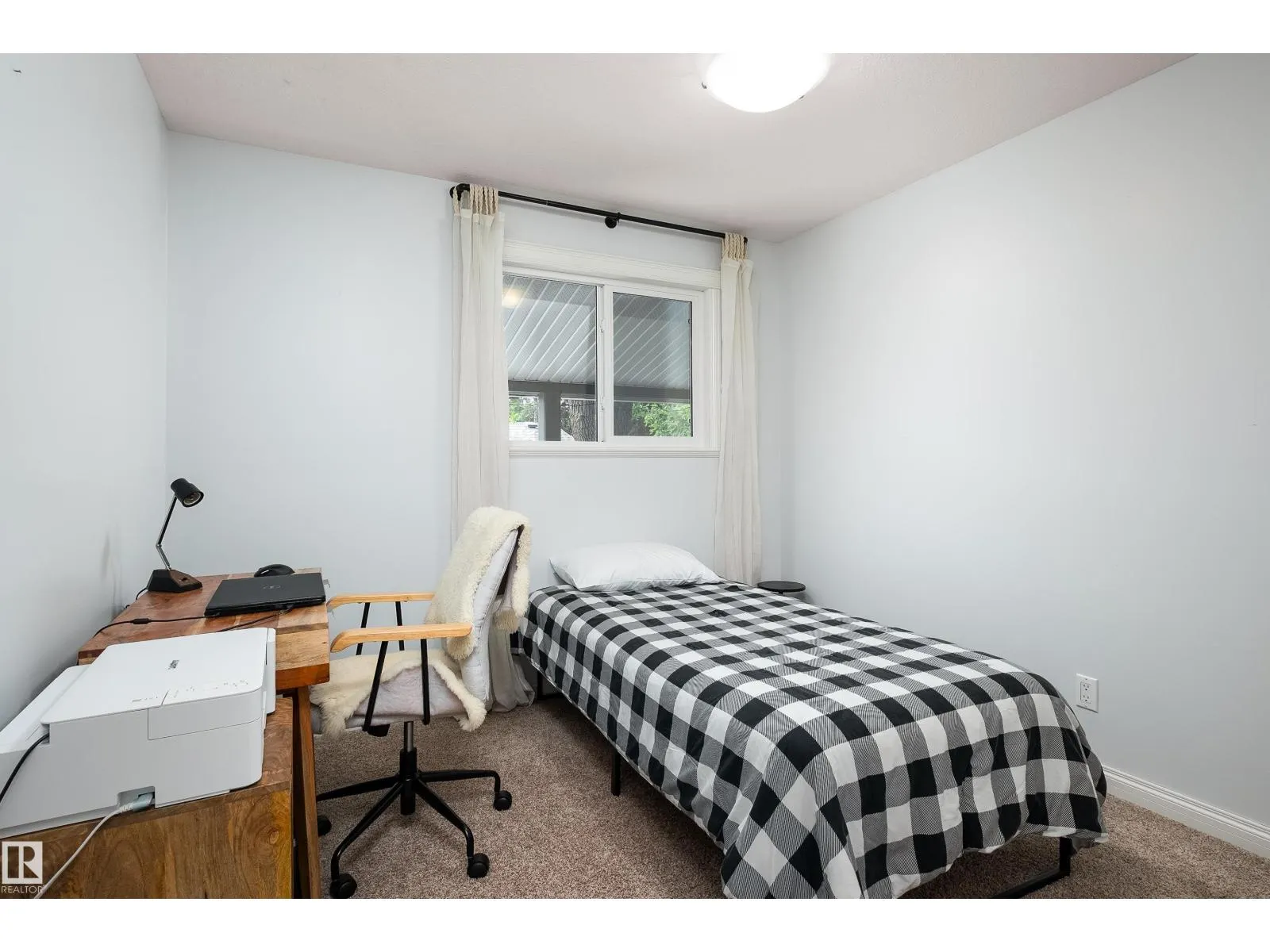6 GOSSETT PL