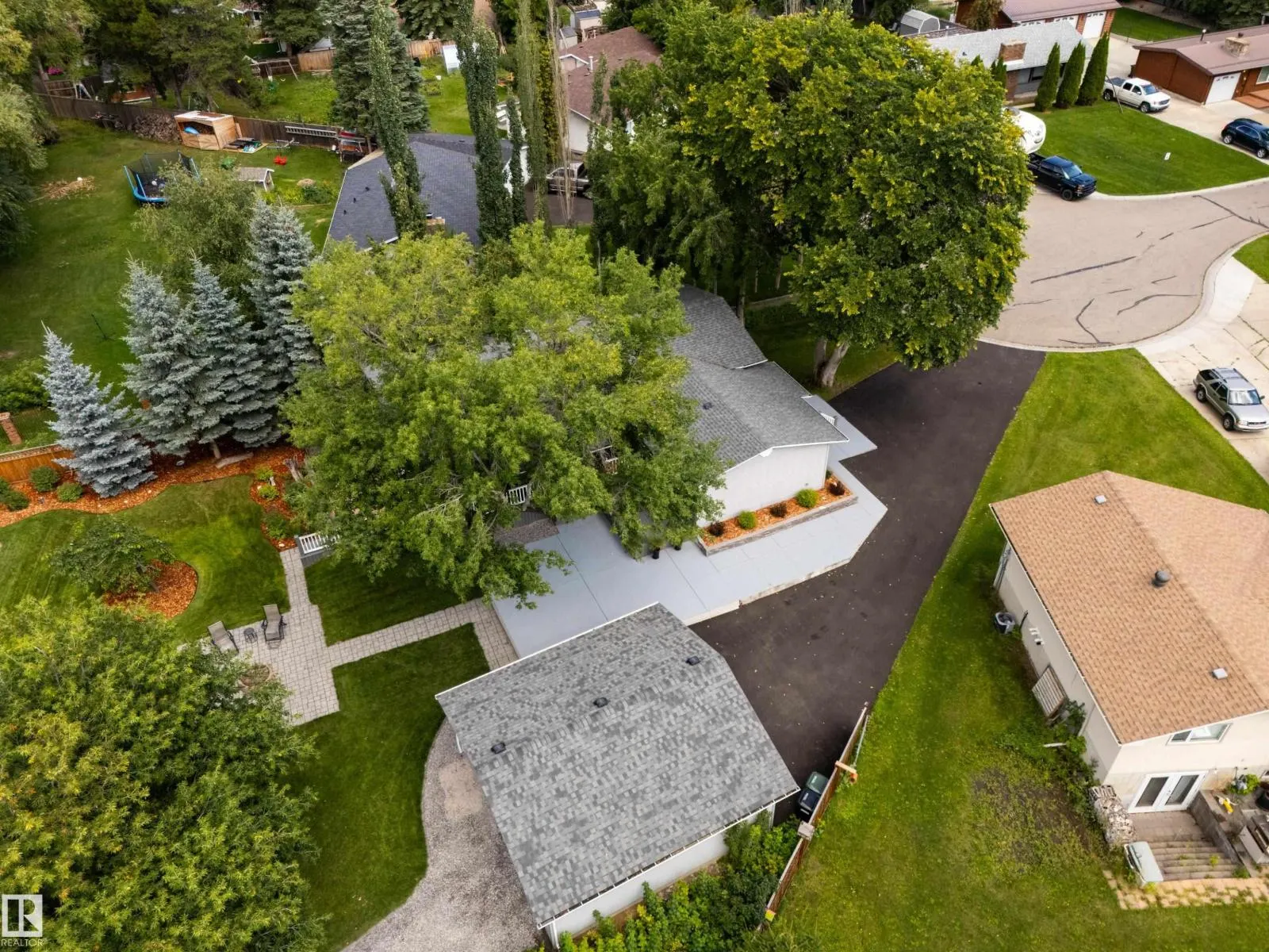 6 GOSSETT PL