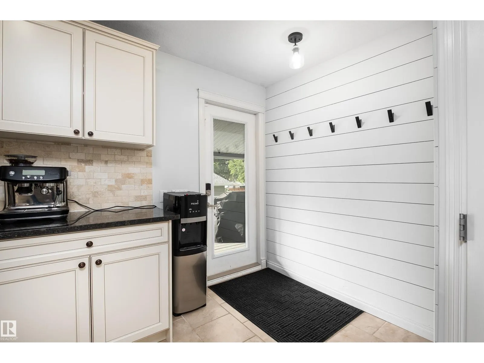 6 GOSSETT PL