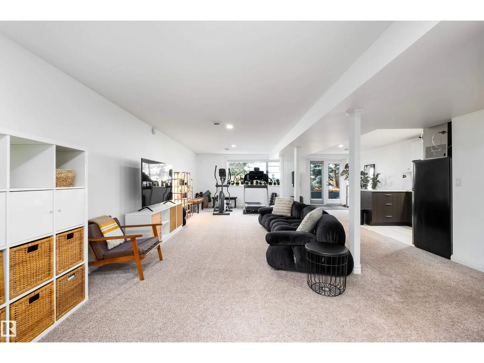 6 GOSSETT PL