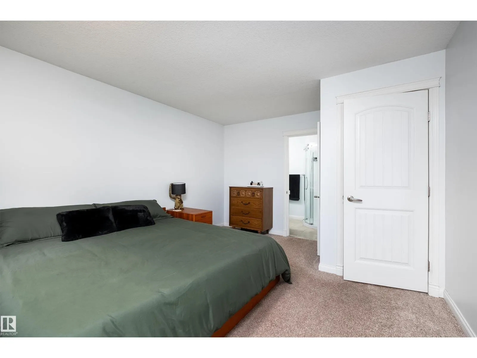6 GOSSETT PL
