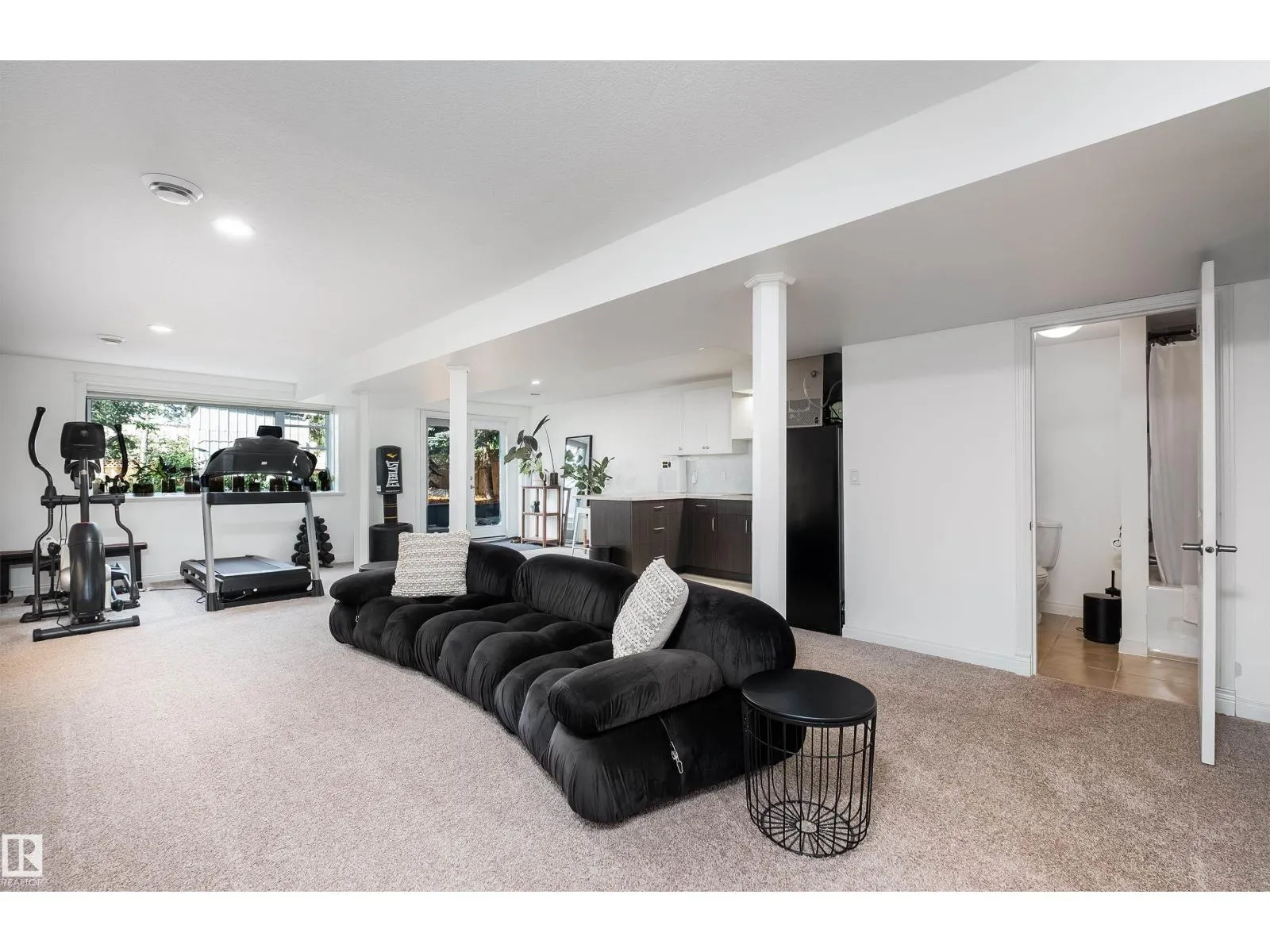 6 GOSSETT PL