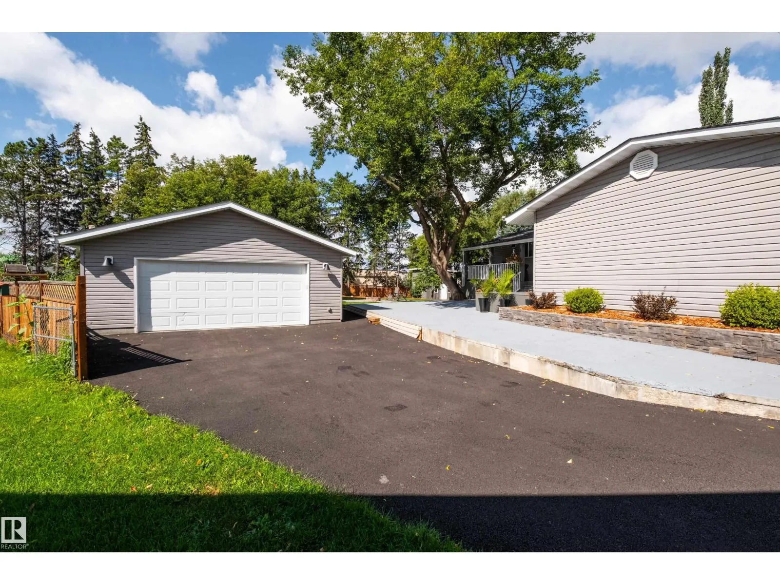 6 GOSSETT PL