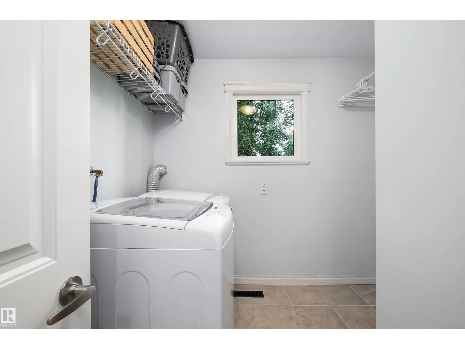 6 GOSSETT PL