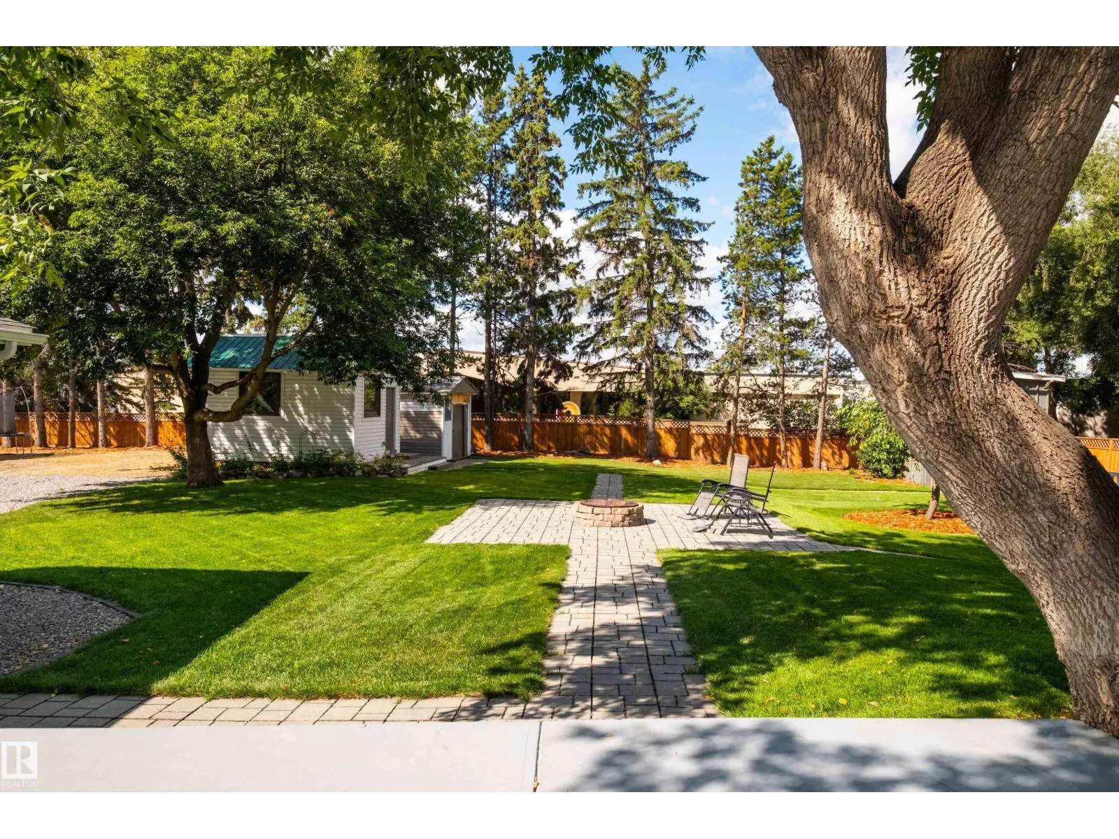 6 GOSSETT PL