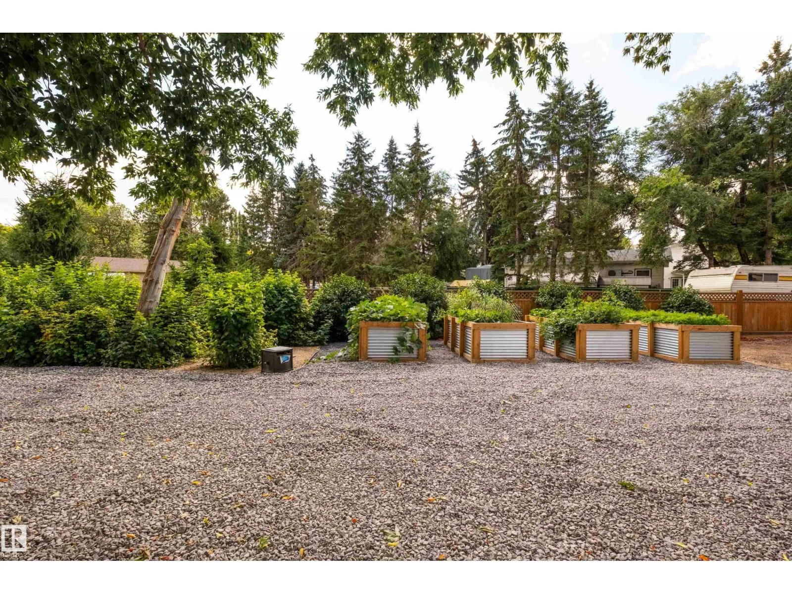 6 GOSSETT PL