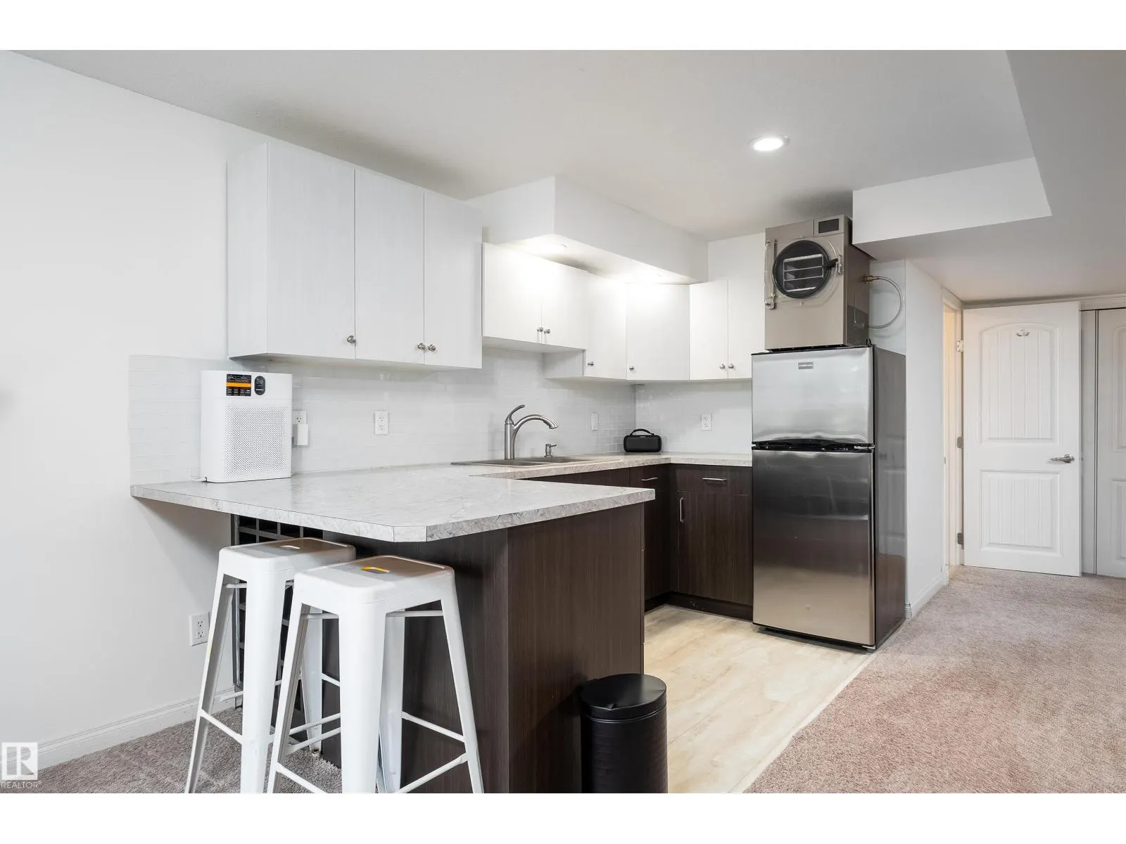 6 GOSSETT PL