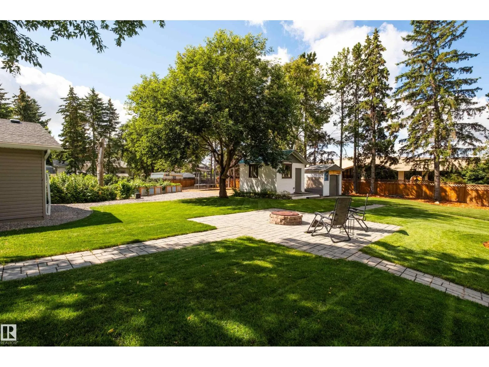 6 GOSSETT PL