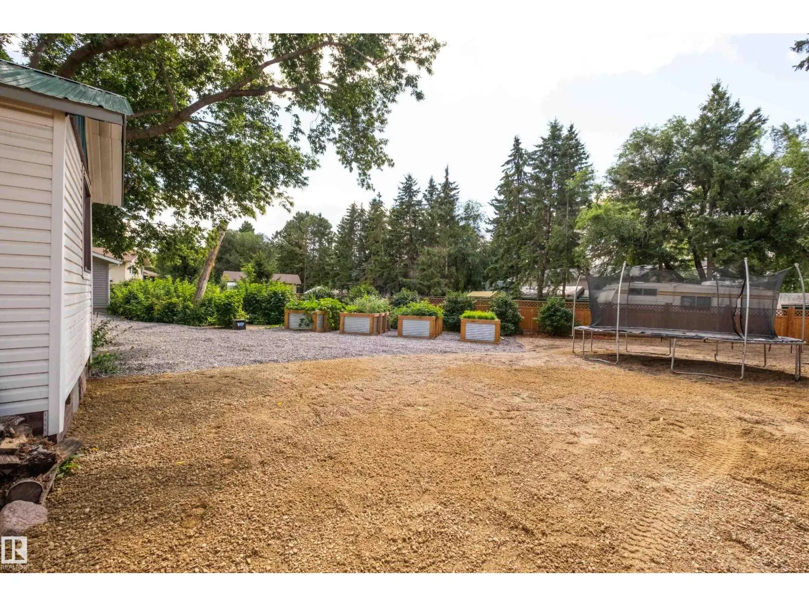 6 GOSSETT PL
