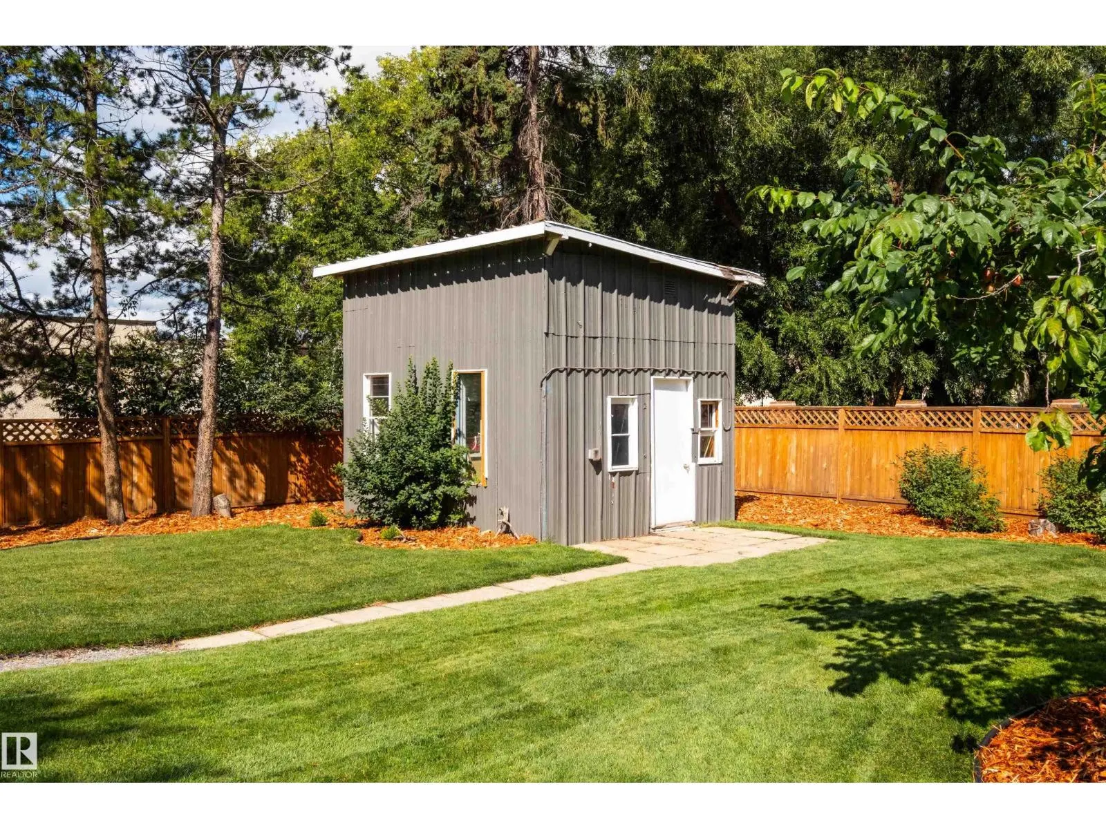 6 GOSSETT PL