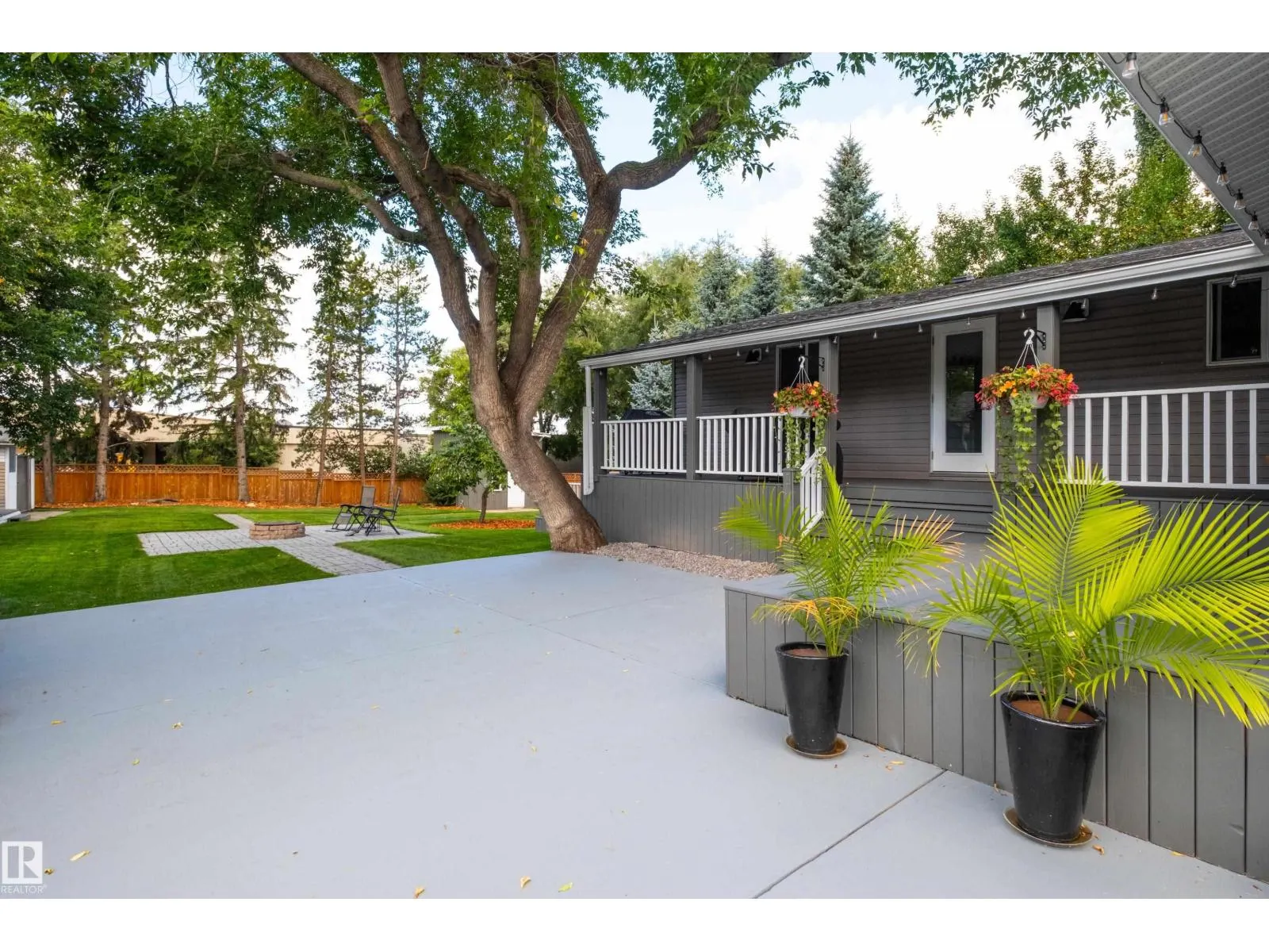 6 GOSSETT PL