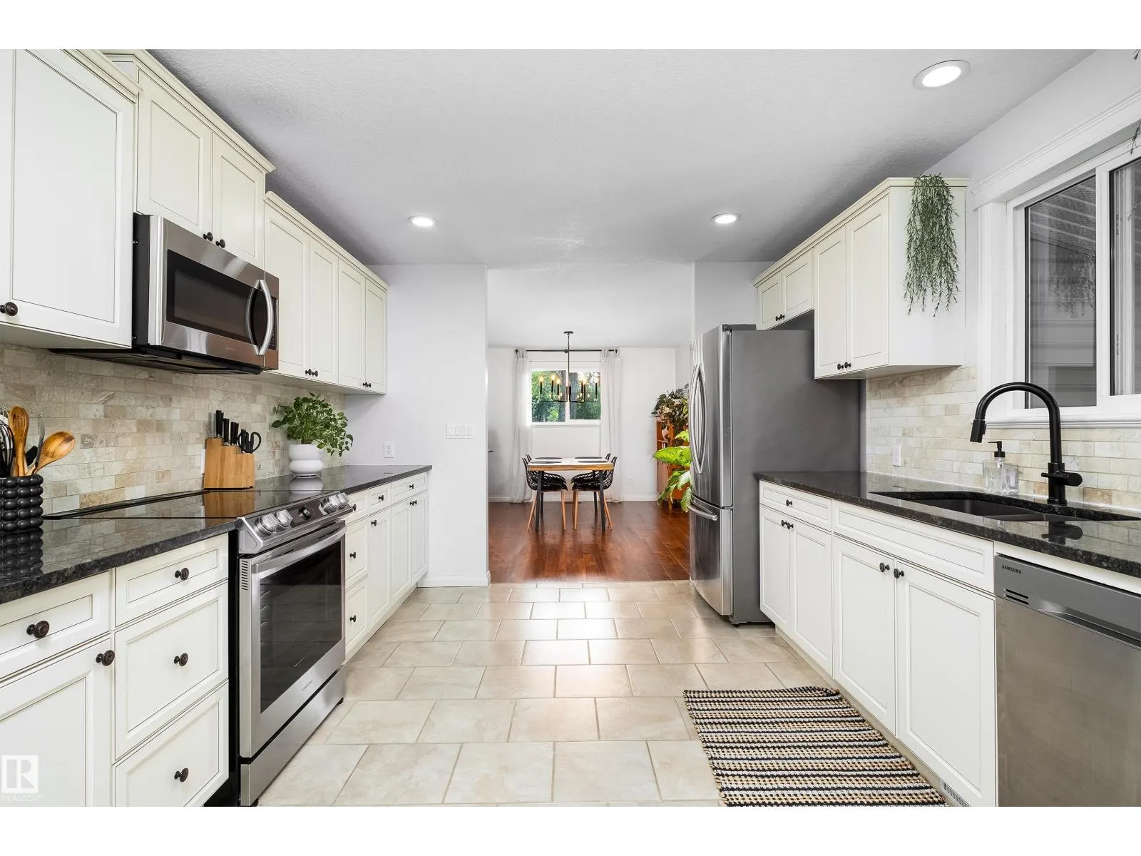 6 GOSSETT PL