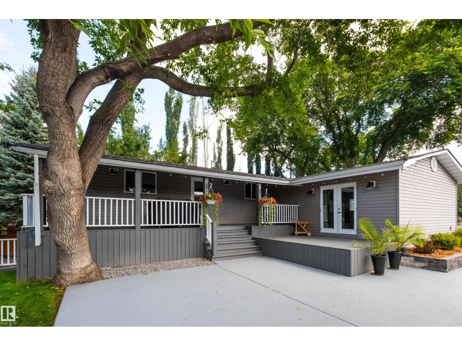 6 GOSSETT PL