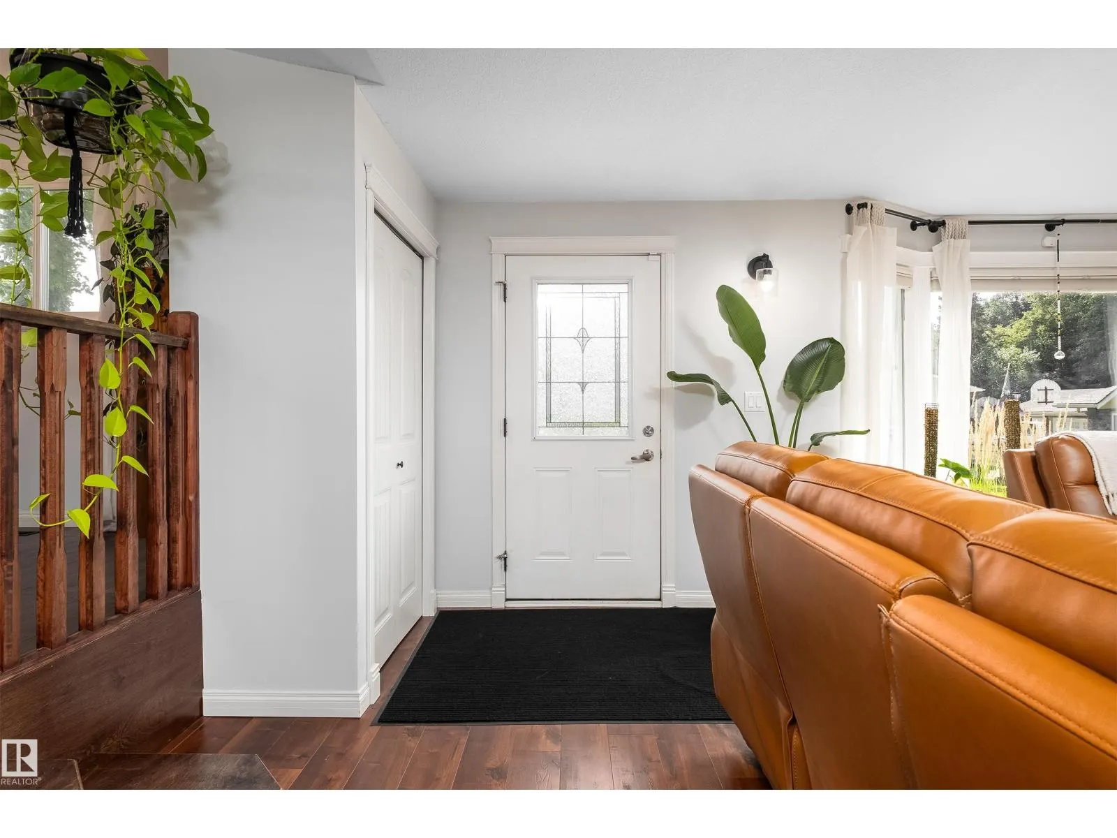 6 GOSSETT PL