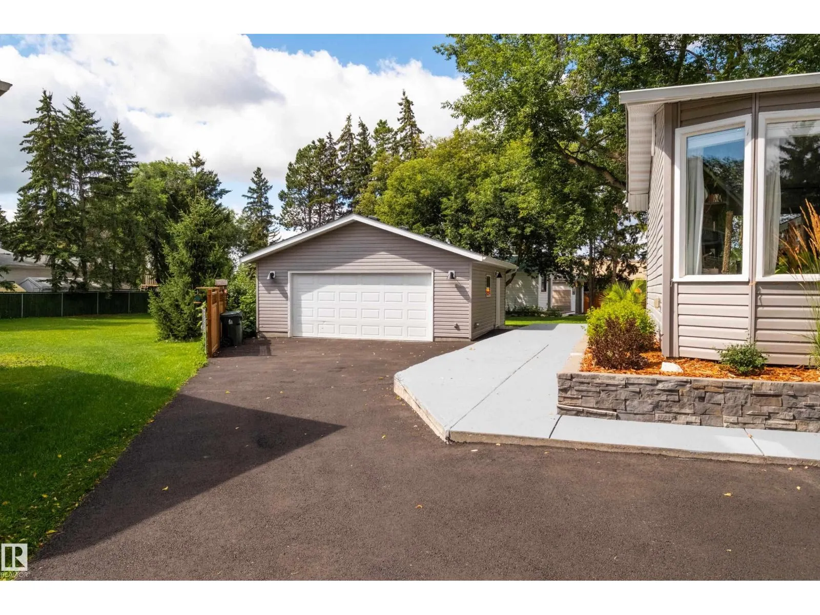 6 GOSSETT PL