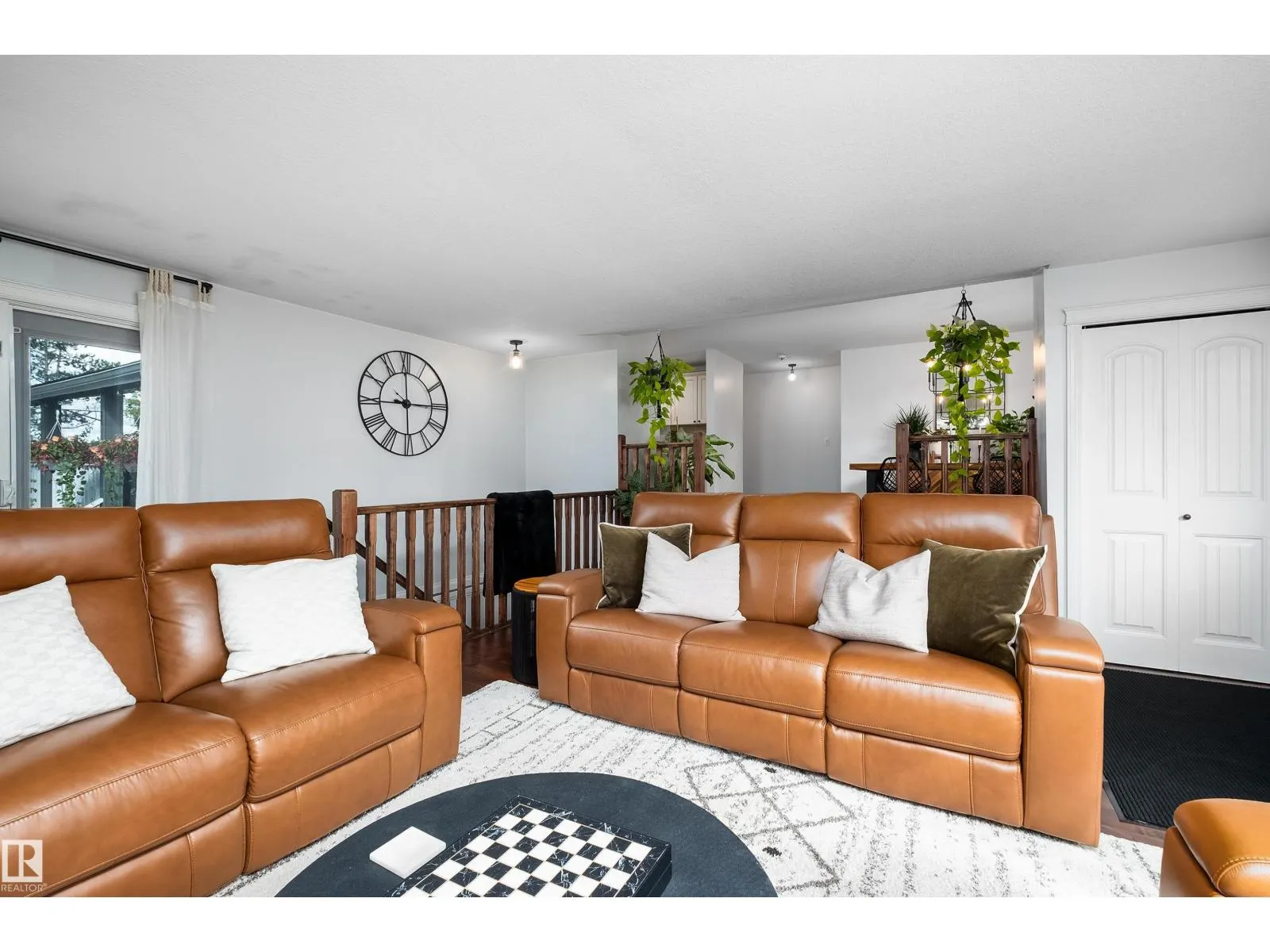 6 GOSSETT PL