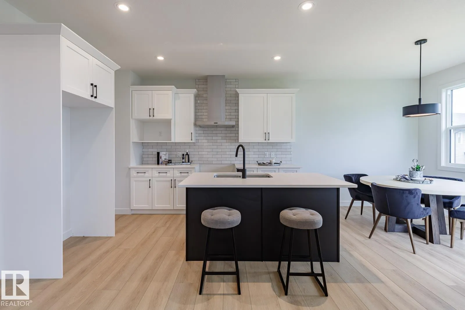 82 Silverstone DR
