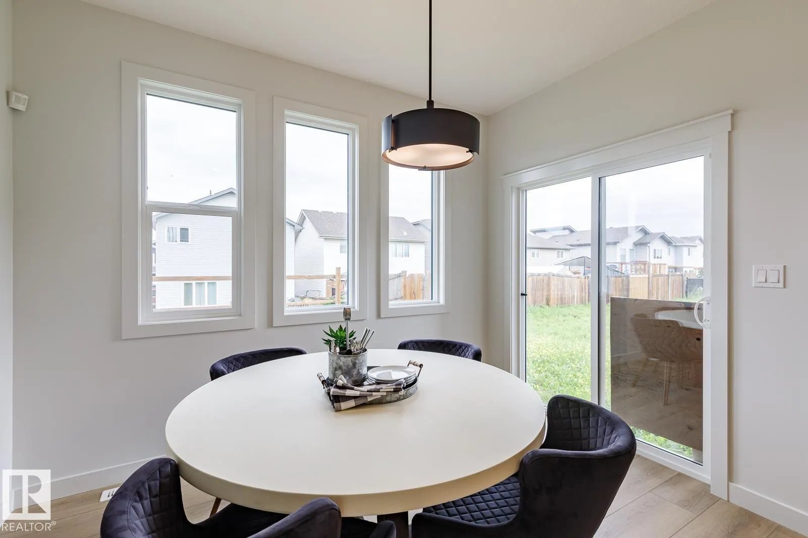 82 Silverstone DR