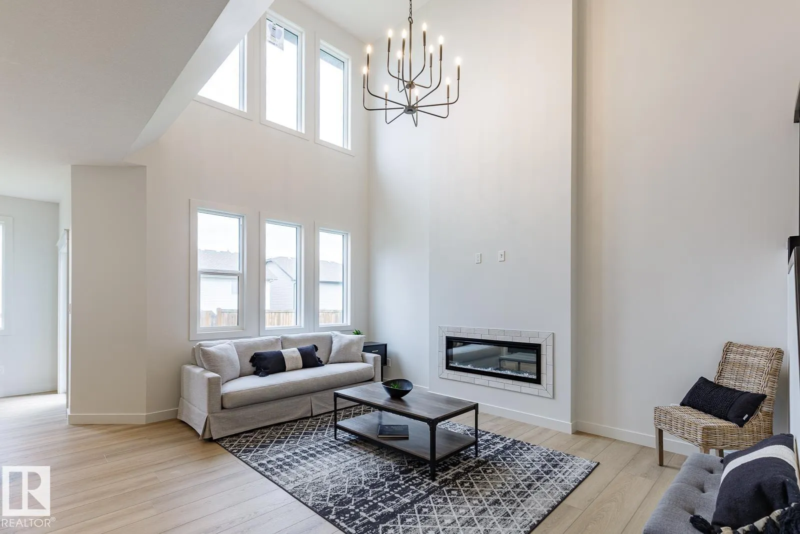 82 Silverstone DR