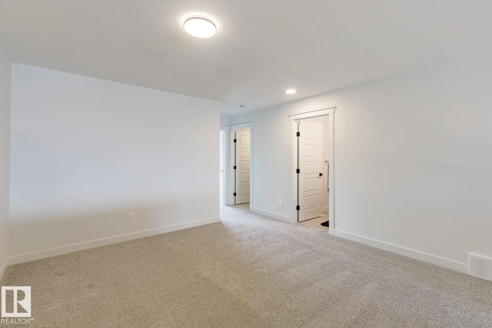 82 Silverstone DR