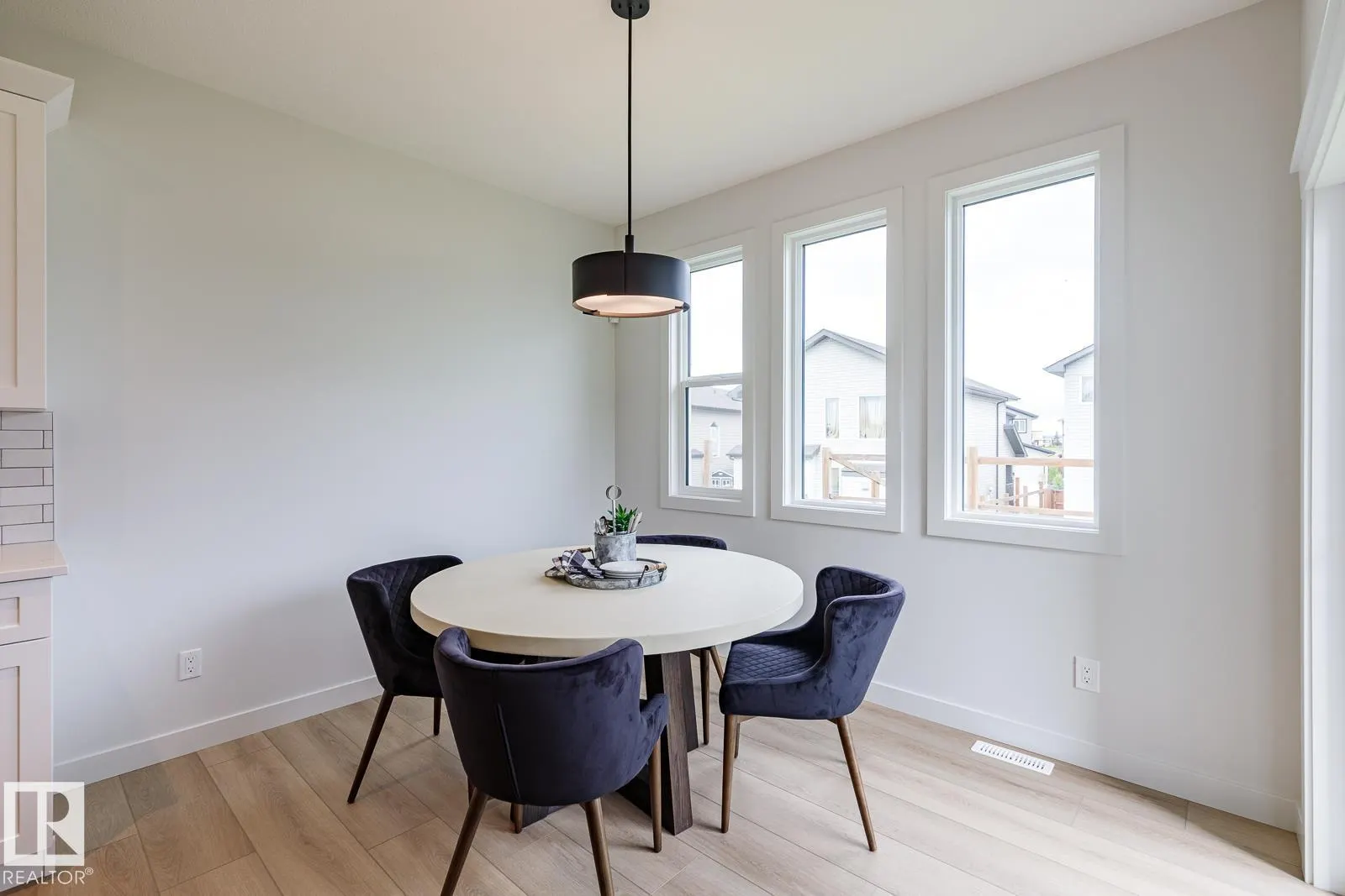 82 Silverstone DR