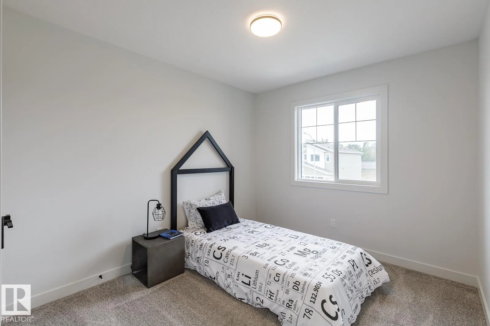 82 Silverstone DR