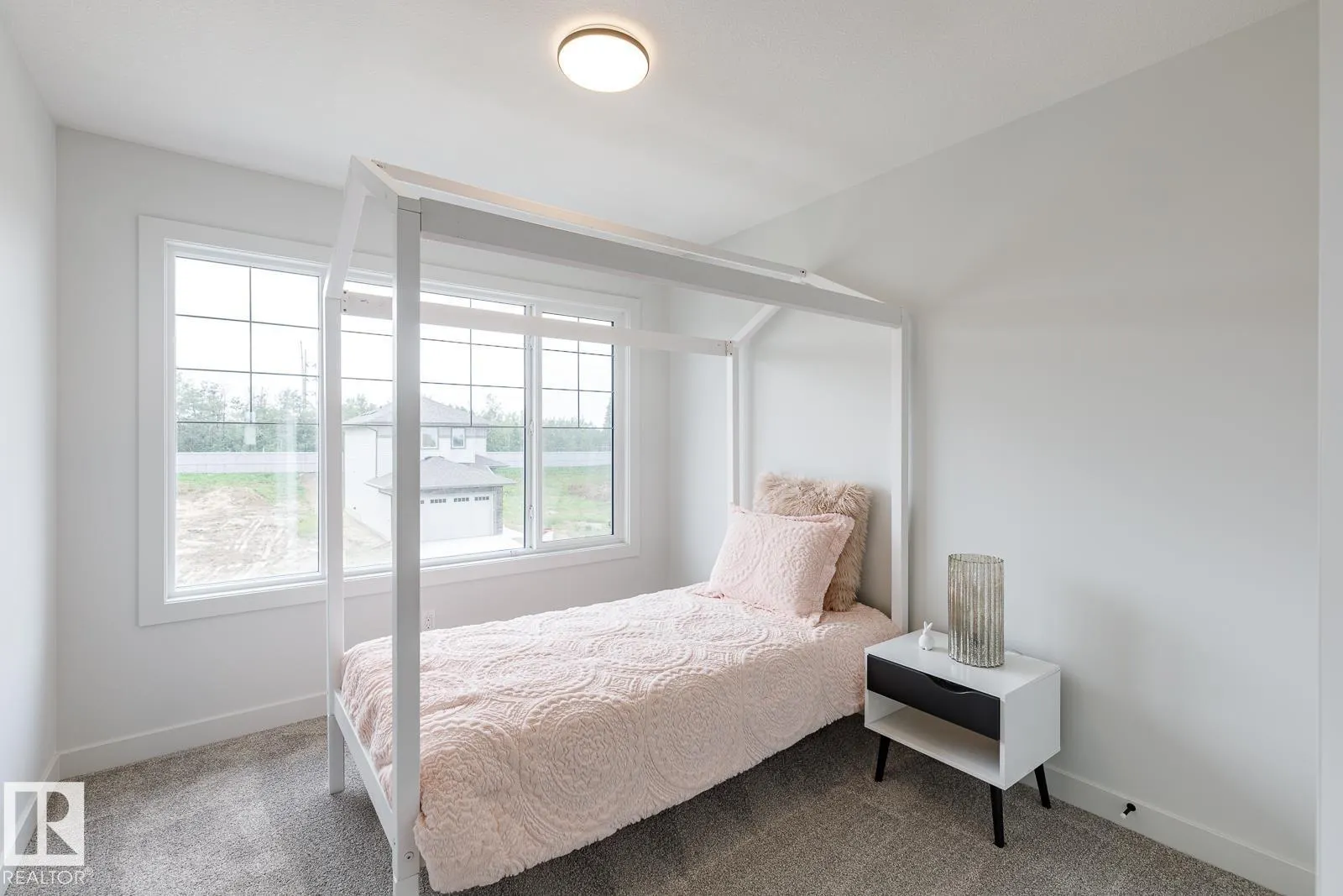 82 Silverstone DR