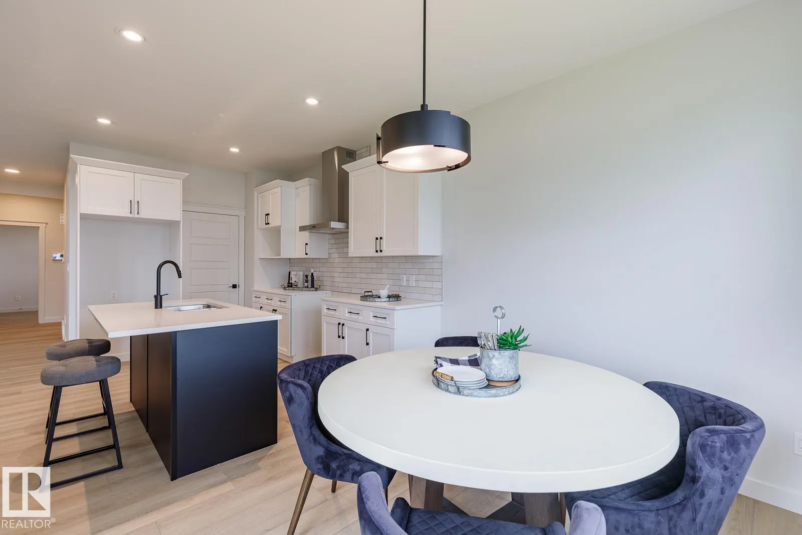 82 Silverstone DR