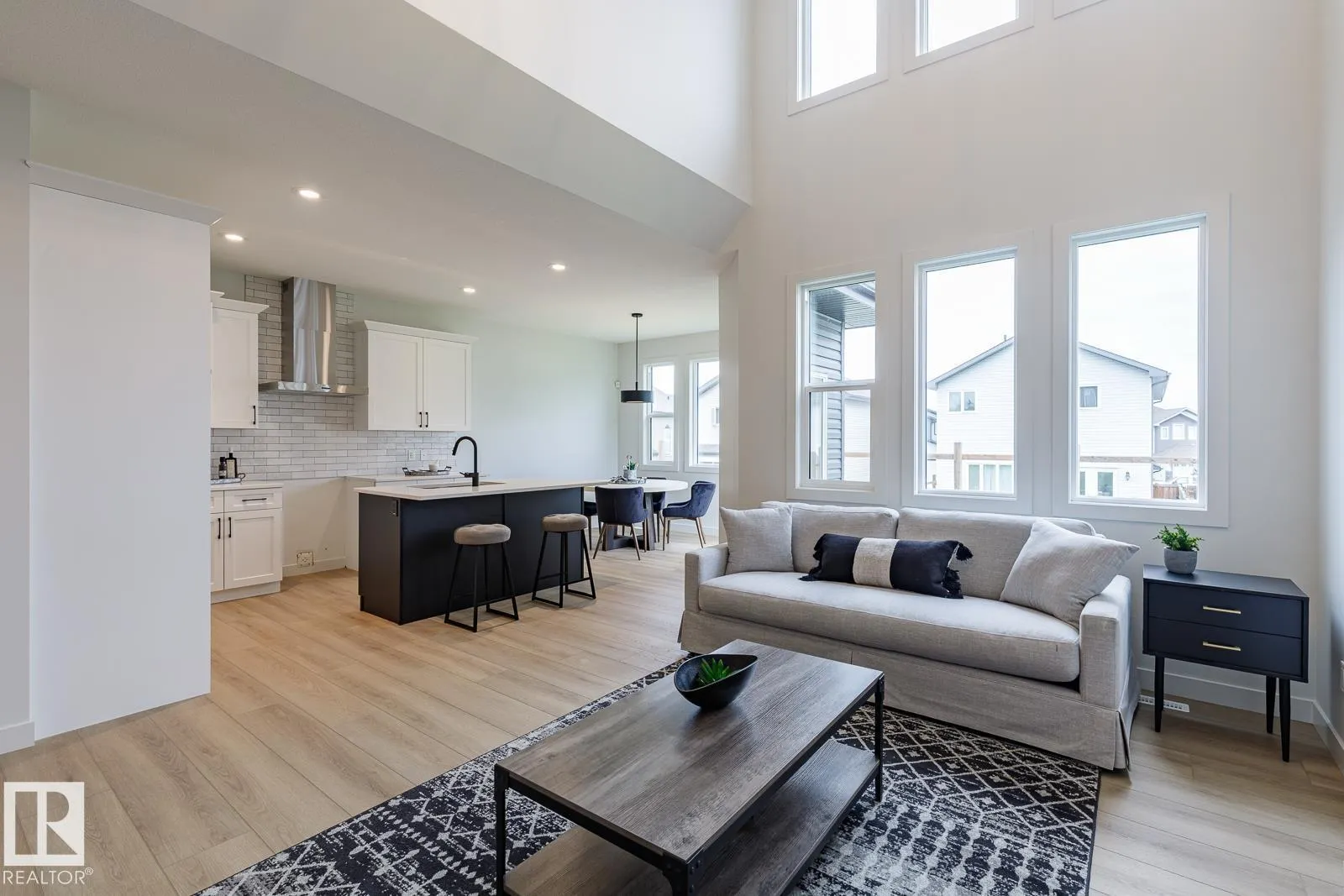 82 Silverstone DR