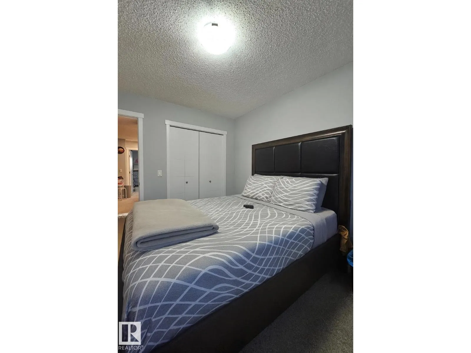 2258 57 ST SW