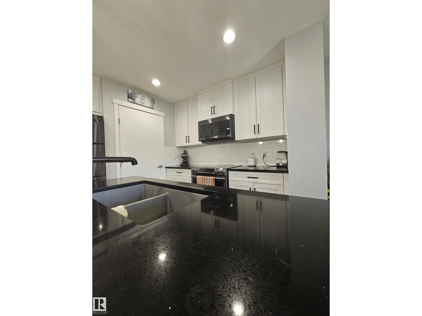 2258 57 ST SW