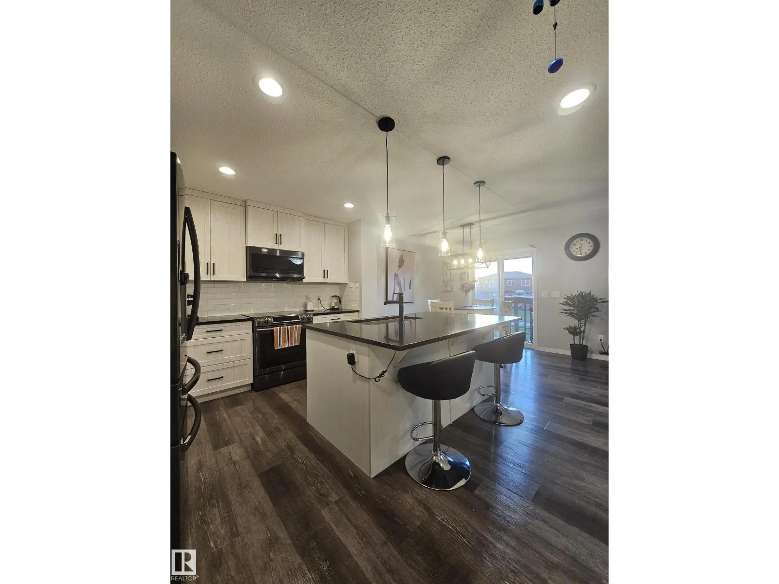 2258 57 ST SW