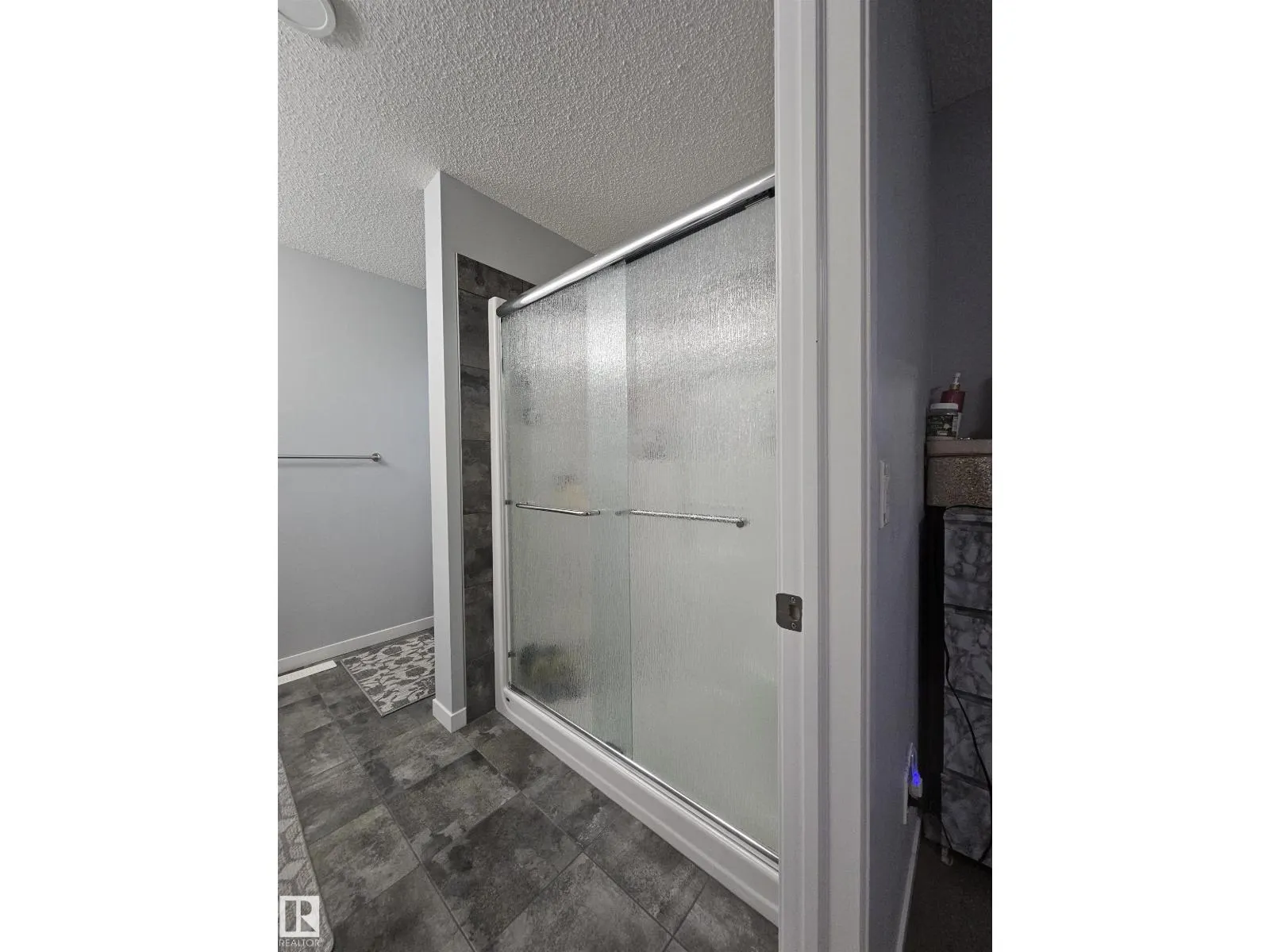 2258 57 ST SW